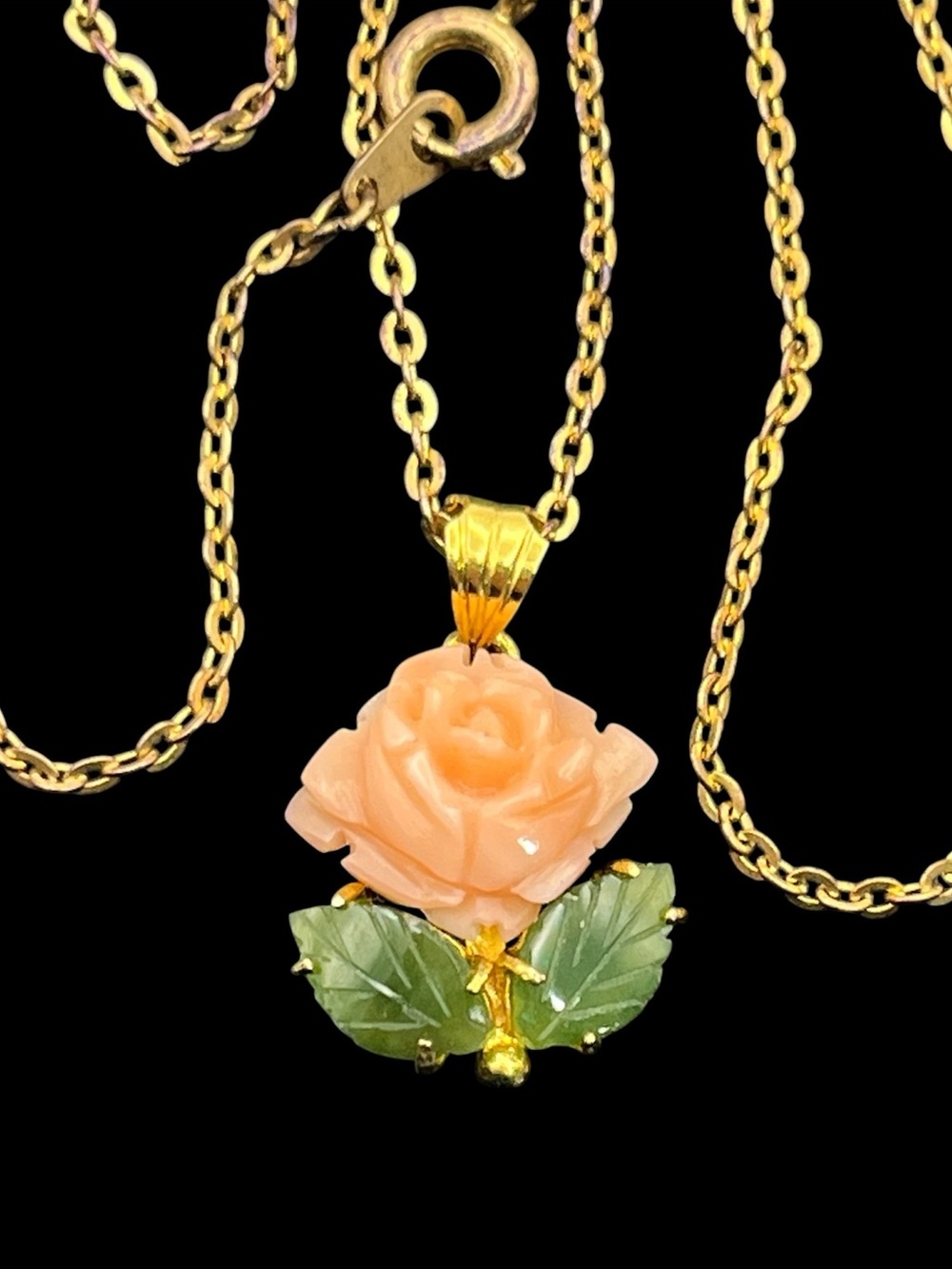 Faux coral & faux jade stone flower pendant on gold tone chain necklace vintage